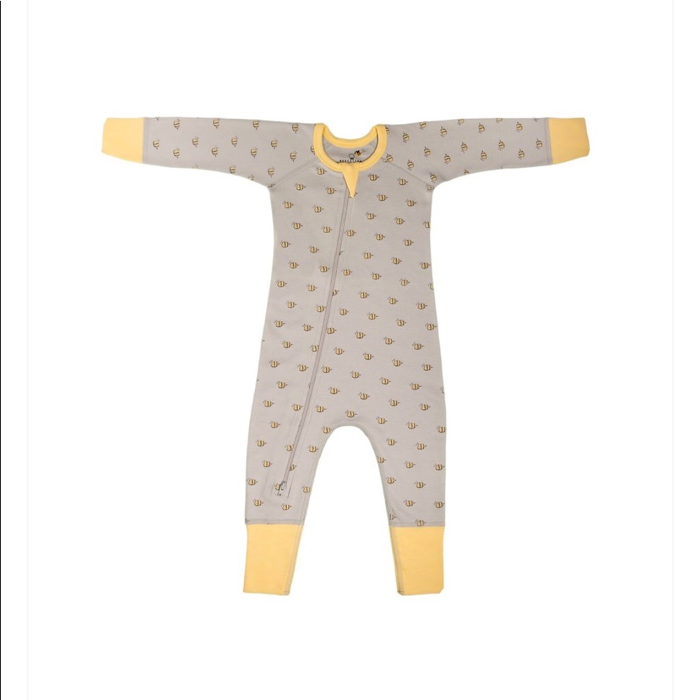 BRAND NEW Beecotton Bee Pattern Two Way Zip Romper